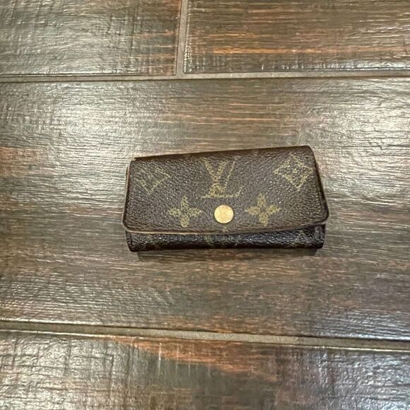 Louis Vuitton Accessories - Louis Vuitton Canvas LV Keyholder